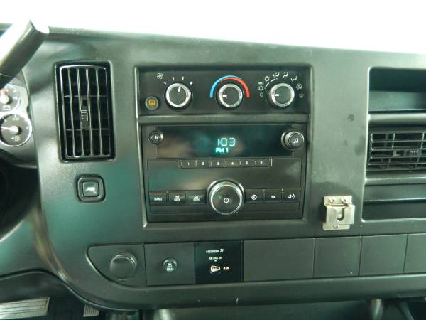 2014 Chevrolet Express 3500 LS - Photo 15