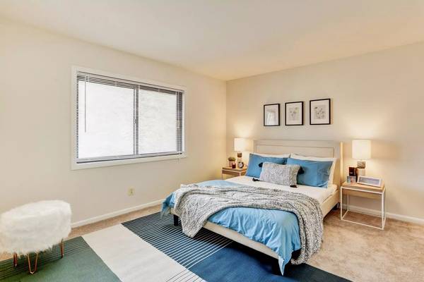 Comfortable 3 bed, 2.5 bath, prime location! 1