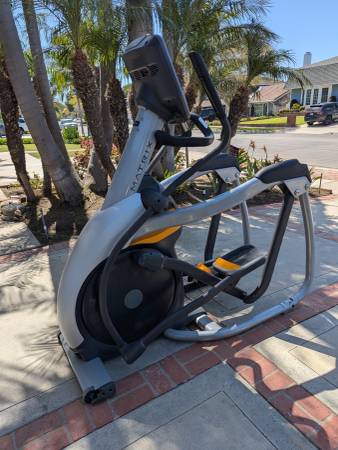 Elliptical - Matrix A5X Suspension Ascent Trainer - needs new battery 1