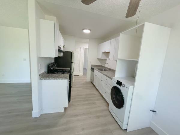 $1,725 / 3br - 800ft2 - ¡Obtén $300 de descuento! Electrodomésticos de acero inoxidable y lavandería en la unidad! (Aloha)63841709376387121