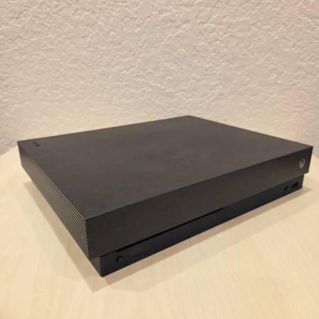 MICROSOFT XBOX ONE X 1TB 4K GAME CONSOLE + SERIES CONTROLLER WORKING - $135 (Tierrasanta)63442621842691124