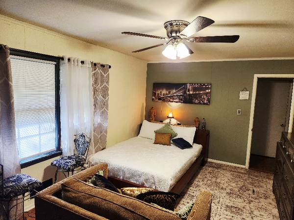 $650.00 / 1br - Furnished Room in Peaceful Home – All Utilities Included – Near Airpor63963993057666122