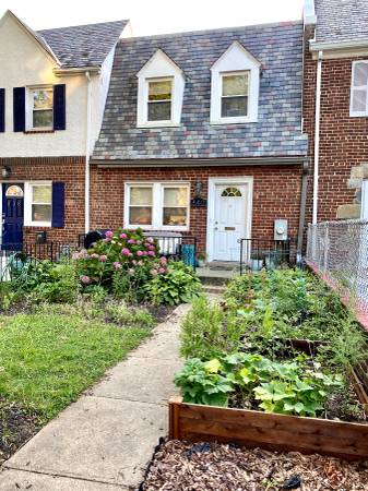 $2,200 / 2br - Bright, fully furnished 2BR NE DC rowhouse near Union Market (Carver-Langston, DC)64040025285762120