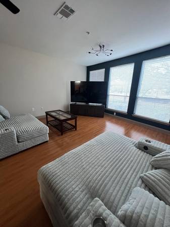 $1,795 / 1br - Upscale And Quiet Fully Furnished Large One Bedroom Apartment (Westchase - 10 Minutes Away From Galleria)63924171258115120