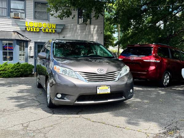 2012 TOYOTA SIENNA (XLE) Tracción en las cuatro ruedas/CÁMARA/TECHO solar/ASIENTOS CALEFACCIÓN - $9.999 (LEESBURG)63439873001731122