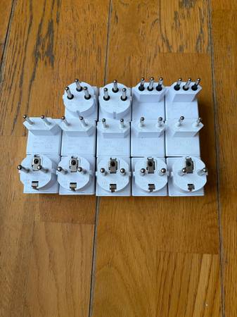 14 pieces Amazon Basics US to Europe Plug Adapter 1