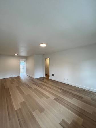 $1.795 / 2 habitaciones - ¡Increíble piso de 2 dormitorios! Estacionamiento asignado, patio, lavadora/secadora y admitimos mascotas! (Milwaukie)63831327761027124