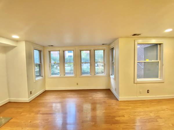 $2,895 / 1br - 590ft2 - Dupont Circle 1 Bedroom Charmer with Patio, Fireplace, Washer/Dryer (Dupont)63822293384067122