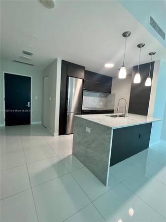 $4,050 / 1br - 1031ft2 - Super Spacious 1bd + Den with Two Terraces! (900 Biscayne- Downtown)64001847025795124