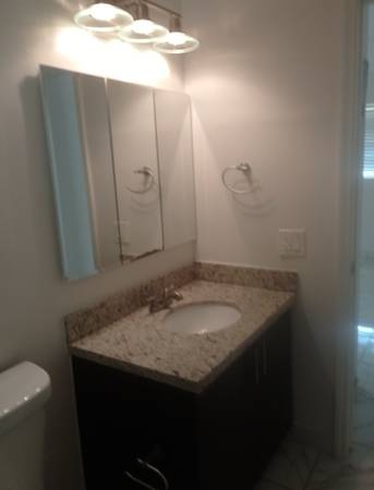 $1,575 / 1br - Apartamento remodelado de 1 habitación, con azulejos, encimeras de granito, patio exterior (hollywood)64049454229507120