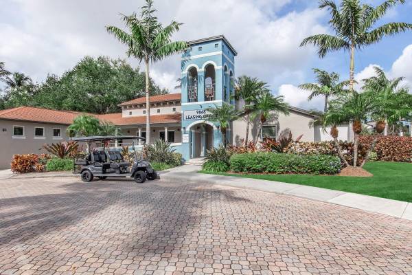 $2,048 / 2br - 1200ft2 - Modern Amenities & Lake Views Await You! ✨ (9873 Lawrence Road, Boynton Beach, FL)64002014993923121