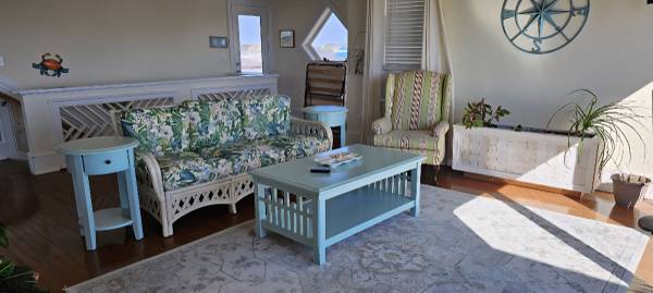 $1,400 / 1br - Top floor apartment for winter rental 1400 (Kill Devil Hills)63862070031875122