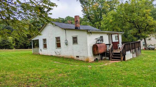$2,000 / 2br - Two Bedroom Home with Large Yard (Warrenton VA)63895920136322124