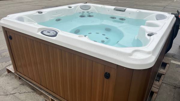 2022 Jacuzzi J245 Spa Hot Tub 220v  seats 7 Cover,step,waterfall,ozone 1