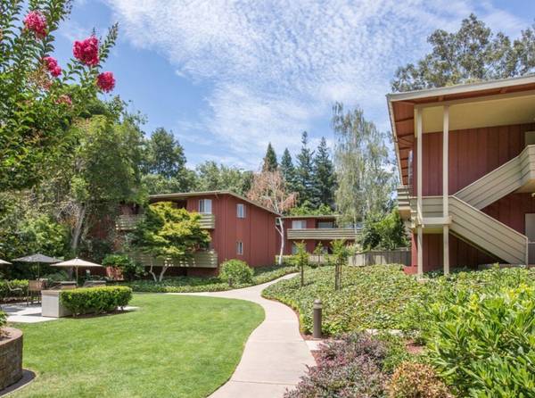 $4,395 / 2br - 1114ft2 - Bay Tree Apartments Steps from Shops Dining and Downtown Fun (los gatos)63880130265857121