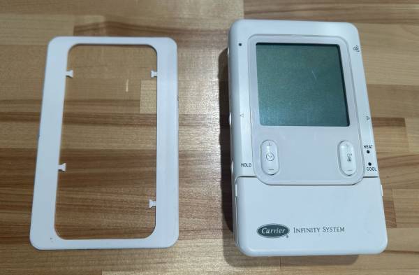 Used Carrier Infinity Thermostat - SYSTXCCUID01-B 1