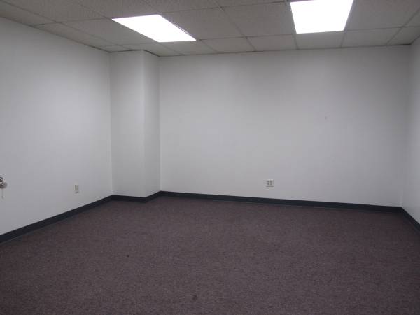 $1,899 / 1900ft2 - Class A Office ~1900 SF utilities paid $1899/Mo (Southwyck)63836547056259121