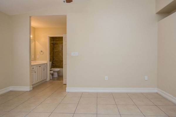 $1,500 / 3br - IN-UNIT Laundry, Low cost maintenance, W 34th Ct (Hialeah)64001849339010120
