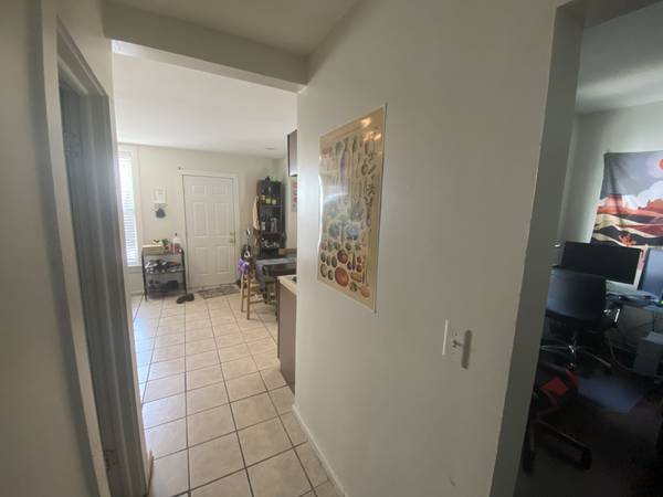 $1,095 / 1br - Row house 1 bedroom right behind Up-Down Arcade Bar! VIDEO TOUR! (Uptown)63990229920514122