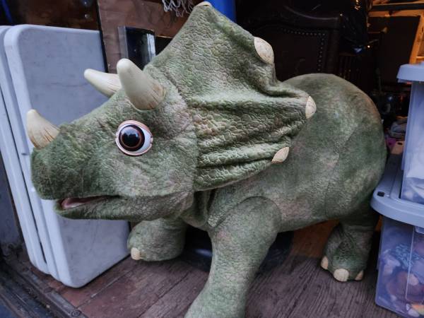 Playskool Kota Triceratops dinosaurio animatrónico - $50 (Trafford)63470663448195121