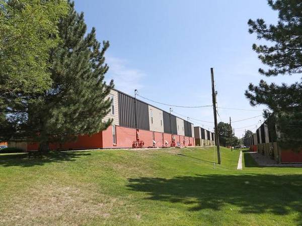 $1,549 / 2br - 960ft2 - Handrails, Walk-In Closets, 2 Laundry Facilities (In Parking Lot)63973356515331122