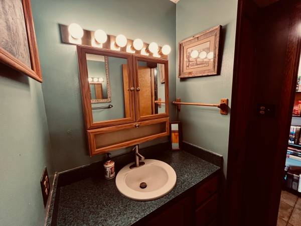 $795 / 1br - 700ft2 - Executive Furnished Suite on 2UW - Kansas (Manhattan Wamego St. Marys - Belvue)63978413404419124
