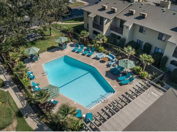 $1,655 / 2br - 885ft2 - ¡Ven a ver qué nos hace excepcionales! (2001 E. Cross Ave Tulare CA)63809864682371122