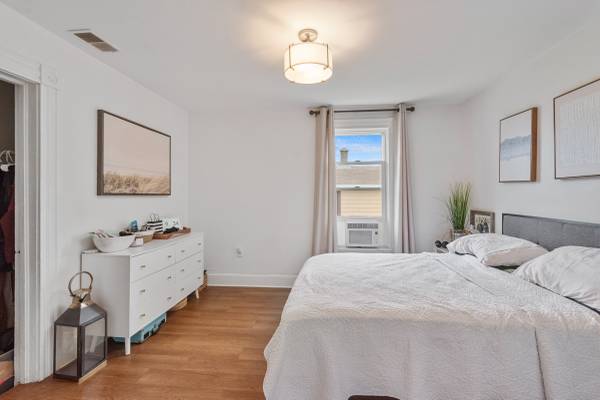 $1,200 / 2br - 2BR Upper Apartment Near Lake Michigan – $1200/mo, In-Unit Laundry (Sheboygan)63813311711489121