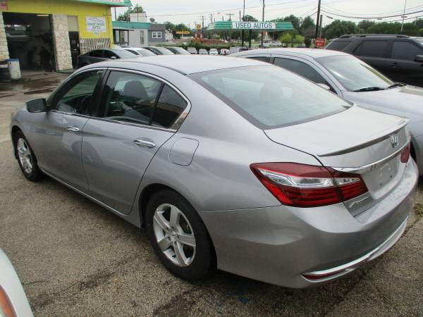 2017 Honda Accord LX - $2,300 (al este de la autopista 290)63439741568897122