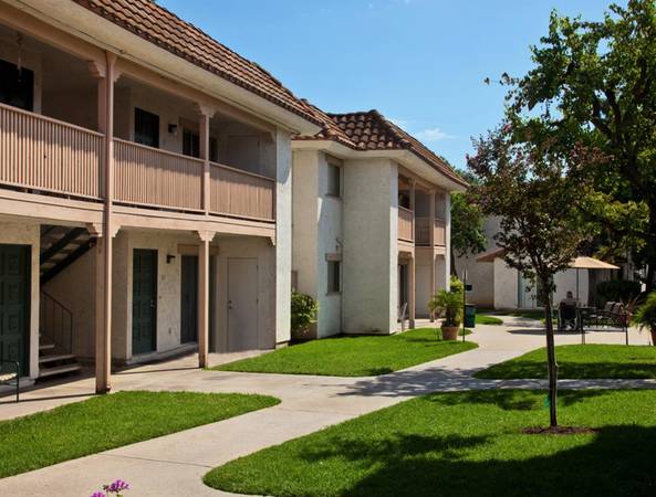 $2,695 / 2br - CALL for 1 FREE MONTH | Gated Controlled Entry | 2 Bedroom (La Mesa)64037218166658123