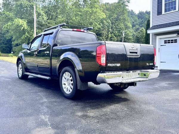 2011 Nissan Frontier SL Crew Cab 4WD - $7,995 (B&G AUTO SALES, CHELMSFORD 978-855-8338)63470622644225124