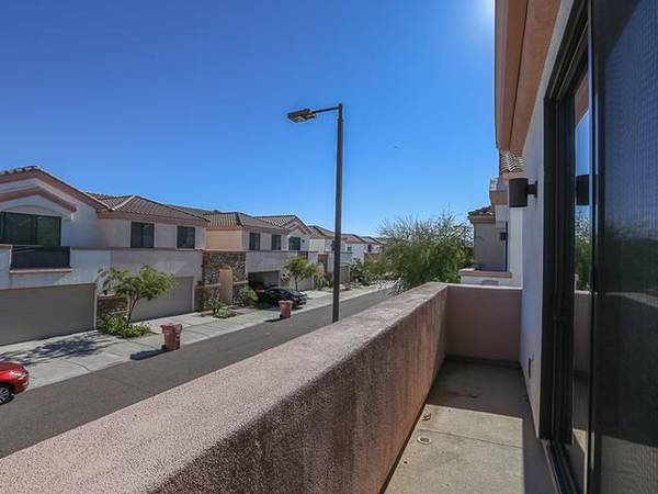 $2,315 / 3br - 1874ft2 - Jetted Tubs, Sparkling Swimming Pool, Close to Loop 101 & Loop 202 (Close to fine dining, shopping, sporting events, nightl)64024996185090121