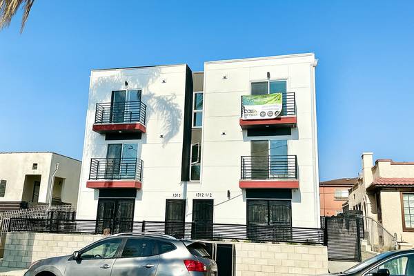 $1,199 / 8br - 5500ft2 - Beautiful Micro Studio in East Hollywood (East Hollywood)63998004232706120