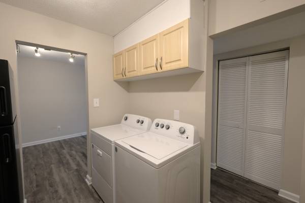 $1,365 / 3br - 850ft2 - Sweet Deals @ Colony Village (New Bern)63932060734339124