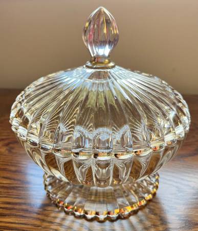 Candy Dish with gold trim on pedestal - Vintage #200-B20 1