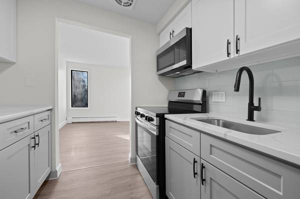 $1,550 / 2br - 950ft2 - Amazing Loft Apartment, Potential Office tons of Open space (East Hartford)63989075120259123