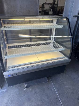 50" Curved Glass Refrigerated Bakery Merchandisers 1