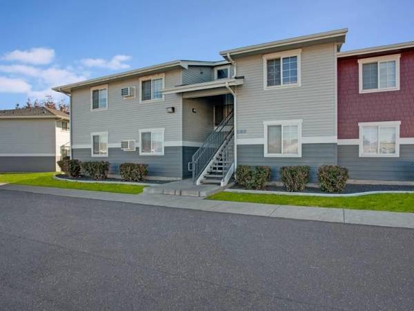 $1,345 / 2br - 804ft2 - Air Conditioning, Playground, High Speed Internet Access63673500983681124