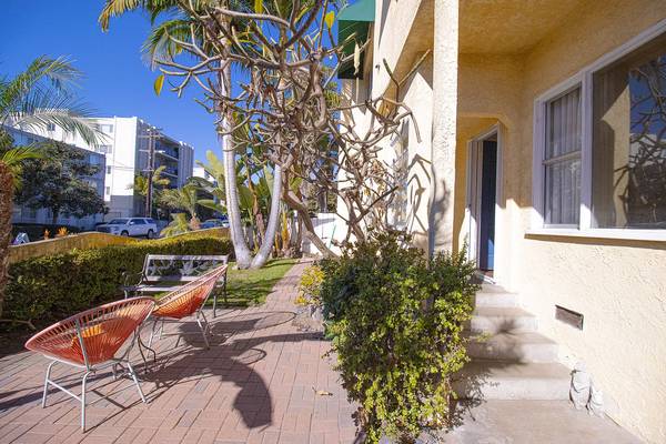 $1,395 / 2br - 900ft2 - Your Own Bed and Bath on the Bay in Pacific Beach (Pacific Beach)63865816632193120