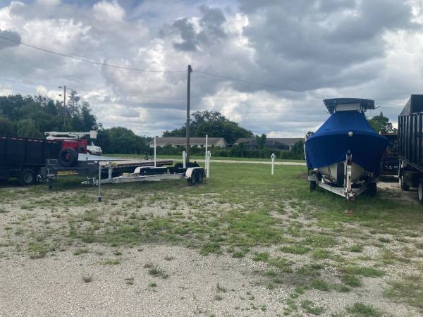 $125 OUTDOOR STORAGE (RV, Boat, Utility Trailer) (North Fort Myers)64151007994881121