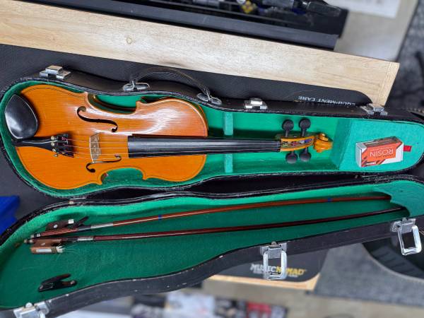 1/2 Scale Violin With Case and Extras 1