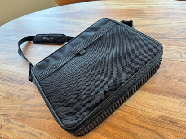 Bolsa para portátil Targus - $20 (Oeste de Seattle)63471369625347122