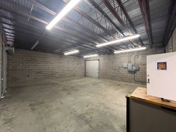 $950 / 900ft2 - Warehouse for rent (kenner)63791946197891121