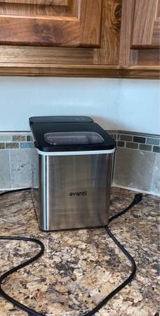 Counter Top Ice Maker 1