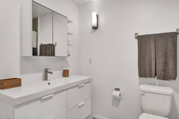 $2,000 / 2br - 1500ft2 - Creek Gem in Downtown!! (Anchorage, AK)63416756379649123