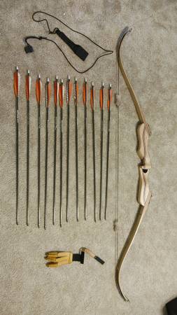 Custom breakdown recurve bow with arrows 1