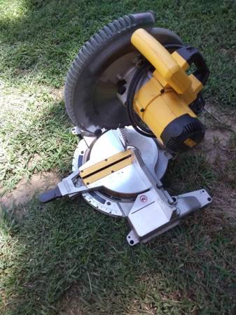 Dewalt 12"compound miter saw 1