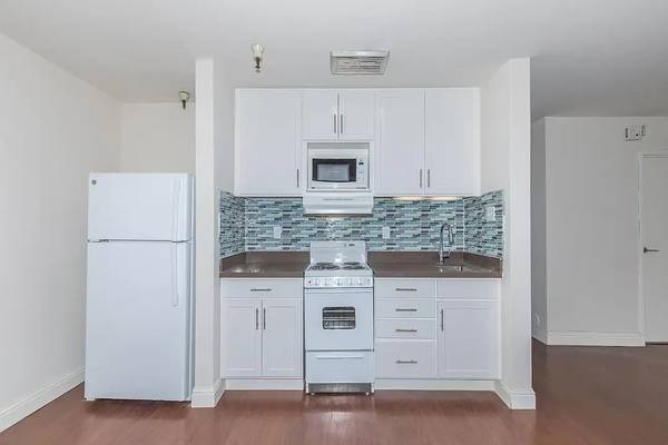 $1,350 / 365ft2 - Spacious SF Apartment w/ Gym, Rooftop, & Parking (mission district)63888989766403120