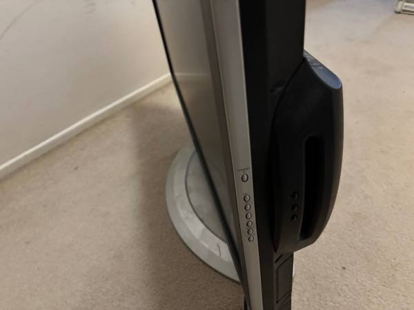 32 tv w/dvd player 1