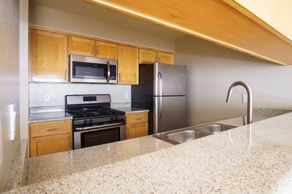 Dishwasher, Cable/Internet Ready, Stove 1